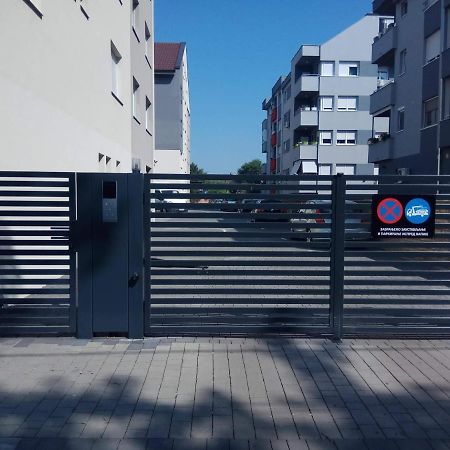 Apartment Cherry Gold Zrenjanin Exteriör bild