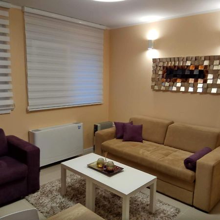 Apartment Cherry Gold Zrenjanin Exteriör bild